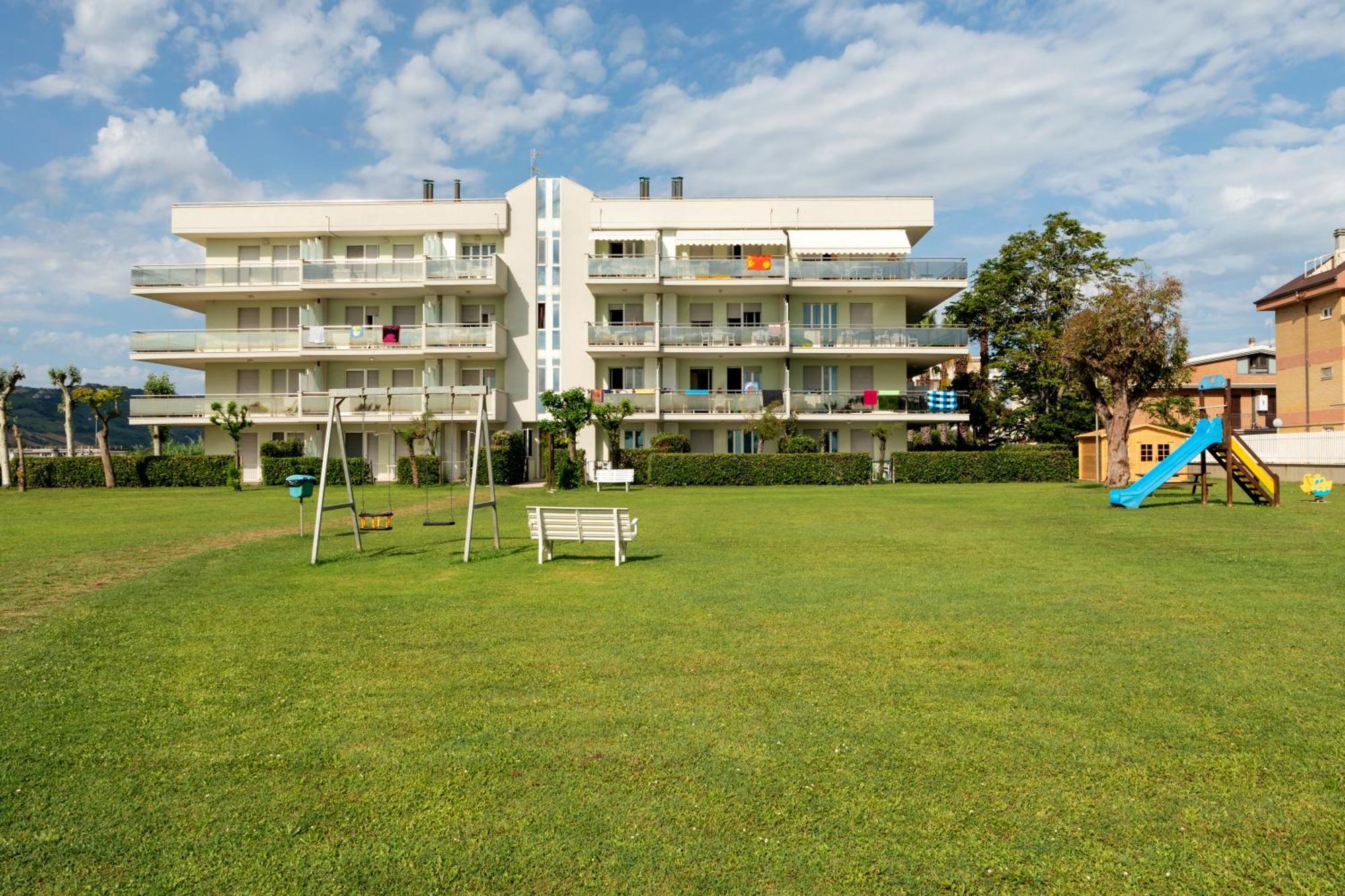 Residence Brezza Di Mare San Benedetto del Tronto Exterior photo